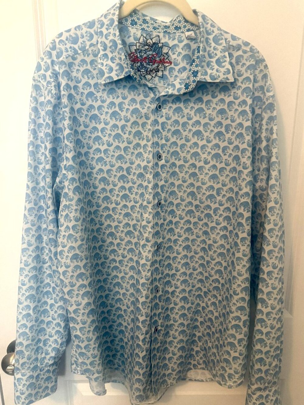 Robert Graham Men's XL Blue & White Skull Print Embroidered Shirt